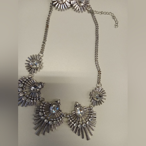 Stunning Large Ornate Rhinestone Necklace with Earings set - Picture 6 of 7